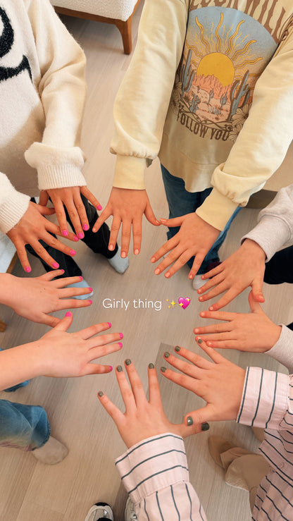 Vernis gel mains pour enfants — spécial fête