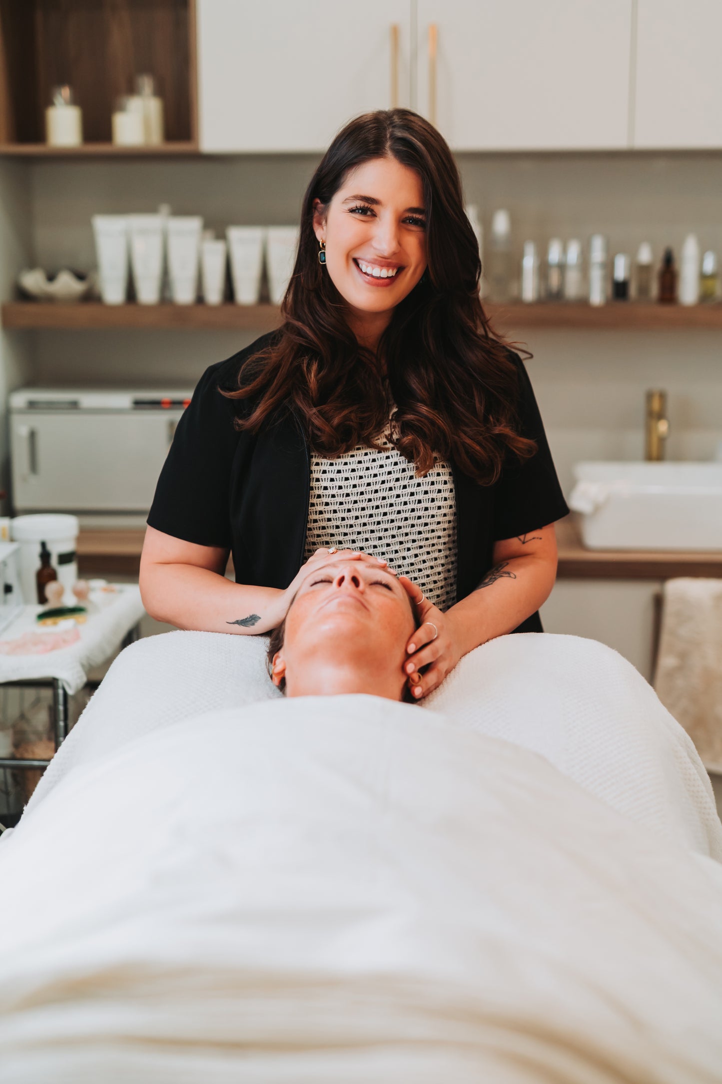 Traitement facial aux choix + manucure + pédicure + lash lift