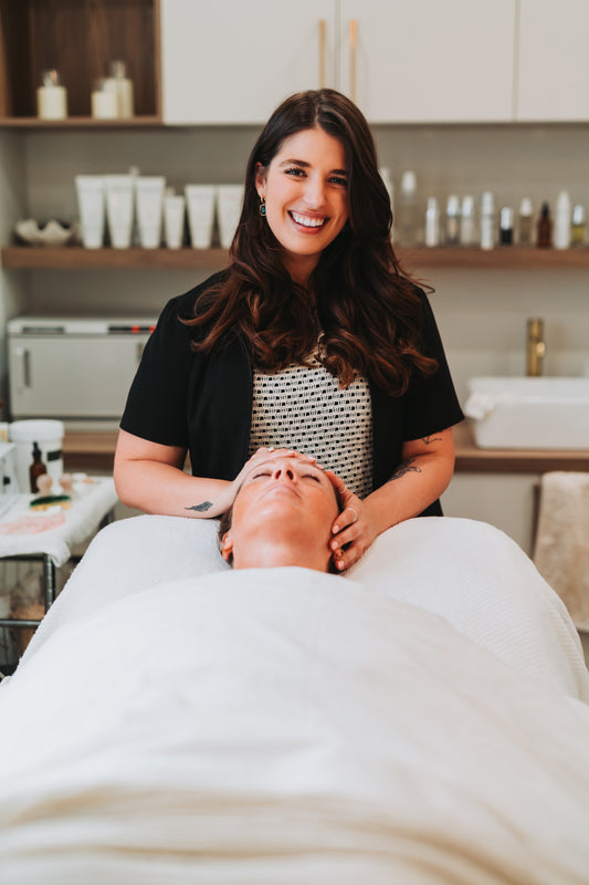 Traitement facial aux choix + manucure + pédicure + lash lift