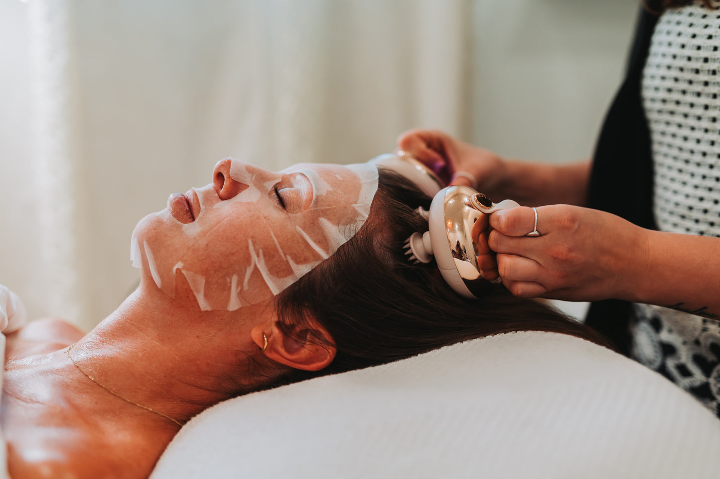 Traitement facial — DELUXE + Manucure + Pédicure SPA + lash lift
